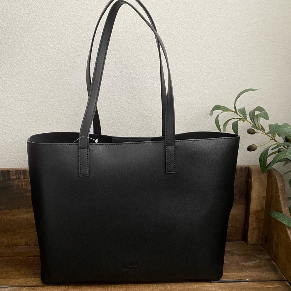 Away | The Latitude Tote Bag in Black Color